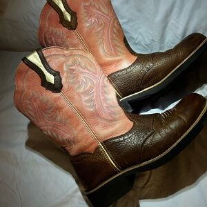 Women’s Ariat Fat Baby boots.